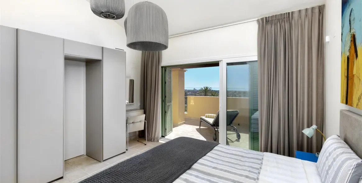 Продажа двухуровневого пентхауса в Los Flamingos 10