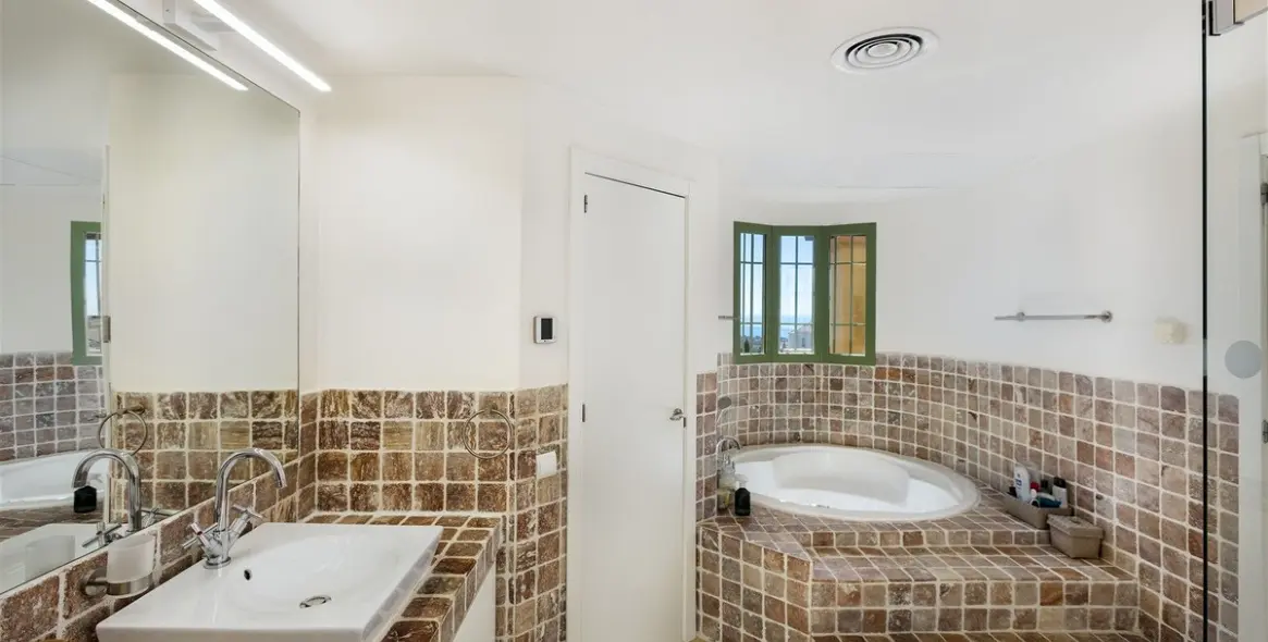 Продажа двухуровневого пентхауса в Los Flamingos 11