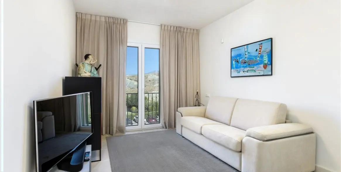 Продажа двухуровневого пентхауса в Los Flamingos 14