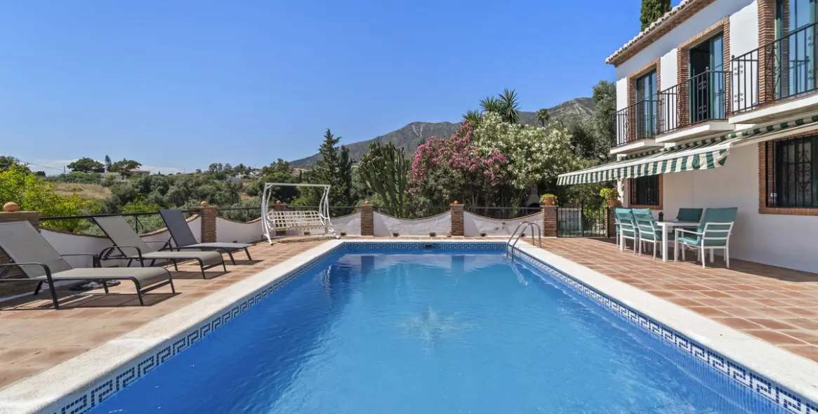 Продажа  отдельно стоящей виллы в Mijas 1