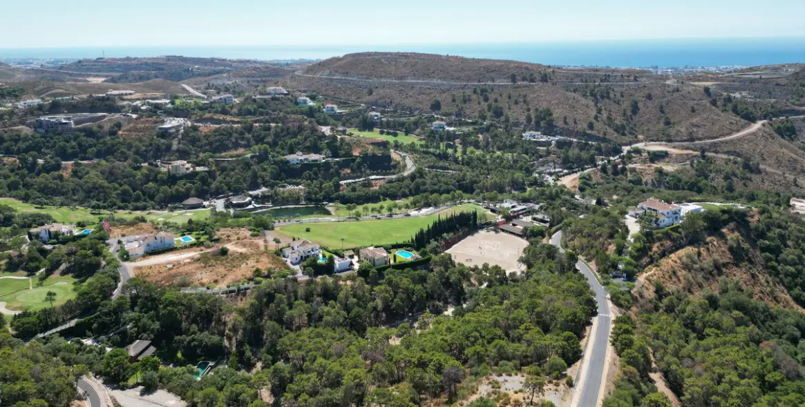 Sale of residential plot in Benahavís 18