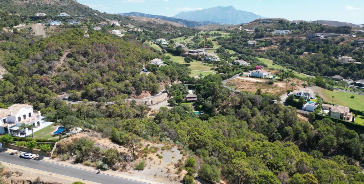Sale of residential plot in Benahavís 19
