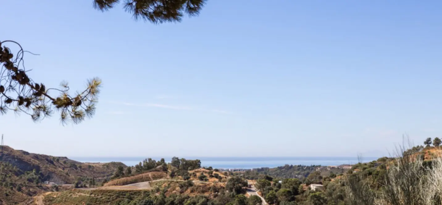 Sale of residential plot in Benahavís 2