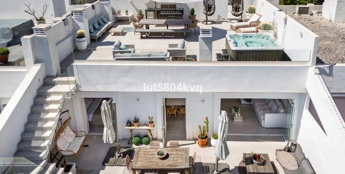 Sale of penthouse in La Quinta 1