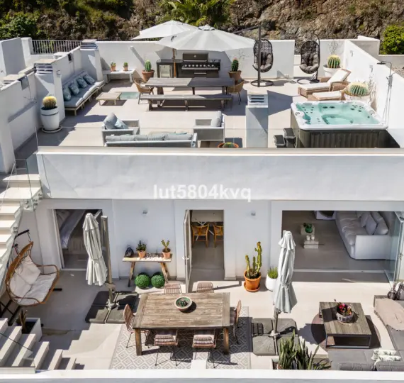 Sale of penthouse in La Quinta