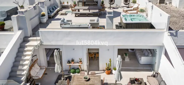 Sale of penthouse in La Quinta 0