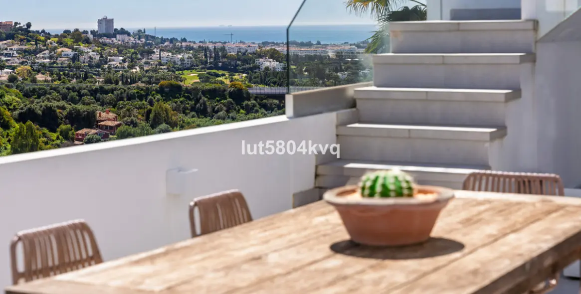 Sale of penthouse in La Quinta 2