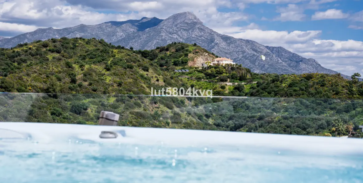 Sale of penthouse in La Quinta 6