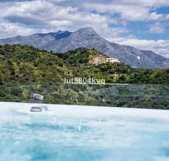 Sale of penthouse in La Quinta