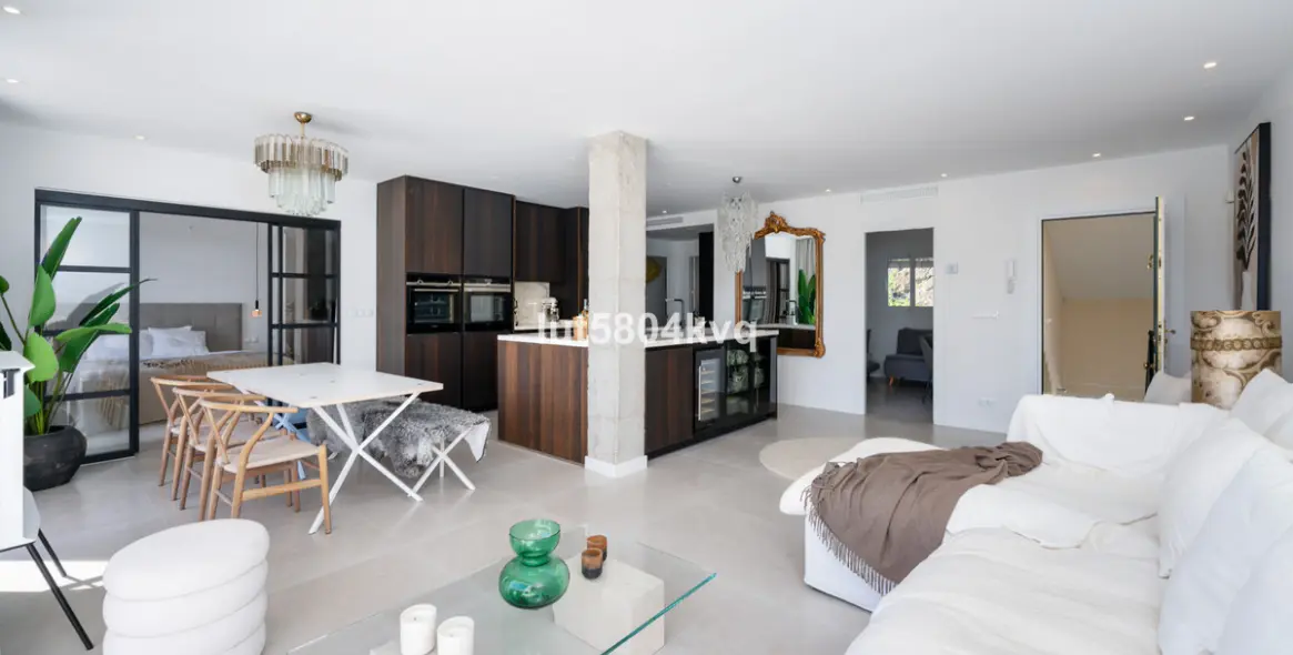 Sale of penthouse in La Quinta 7