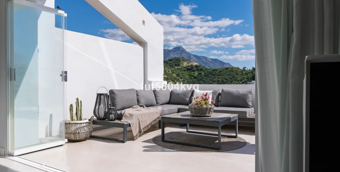 Sale of penthouse in La Quinta 11