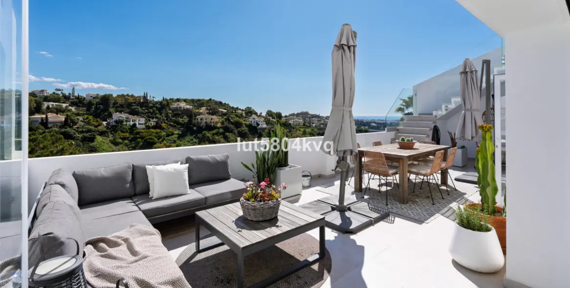 Sale of penthouse in La Quinta 12