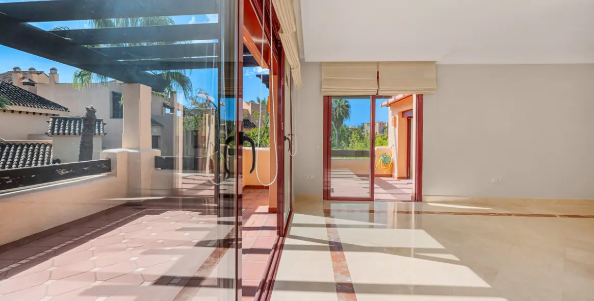 Sale of penthouse in San Pedro de Alcántara 6