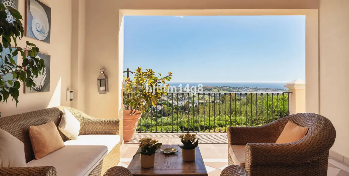 Sale of ground floor apartment in Benahavís 1