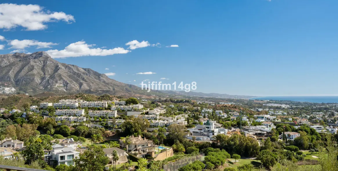 Sale of ground floor apartment in Benahavís 2