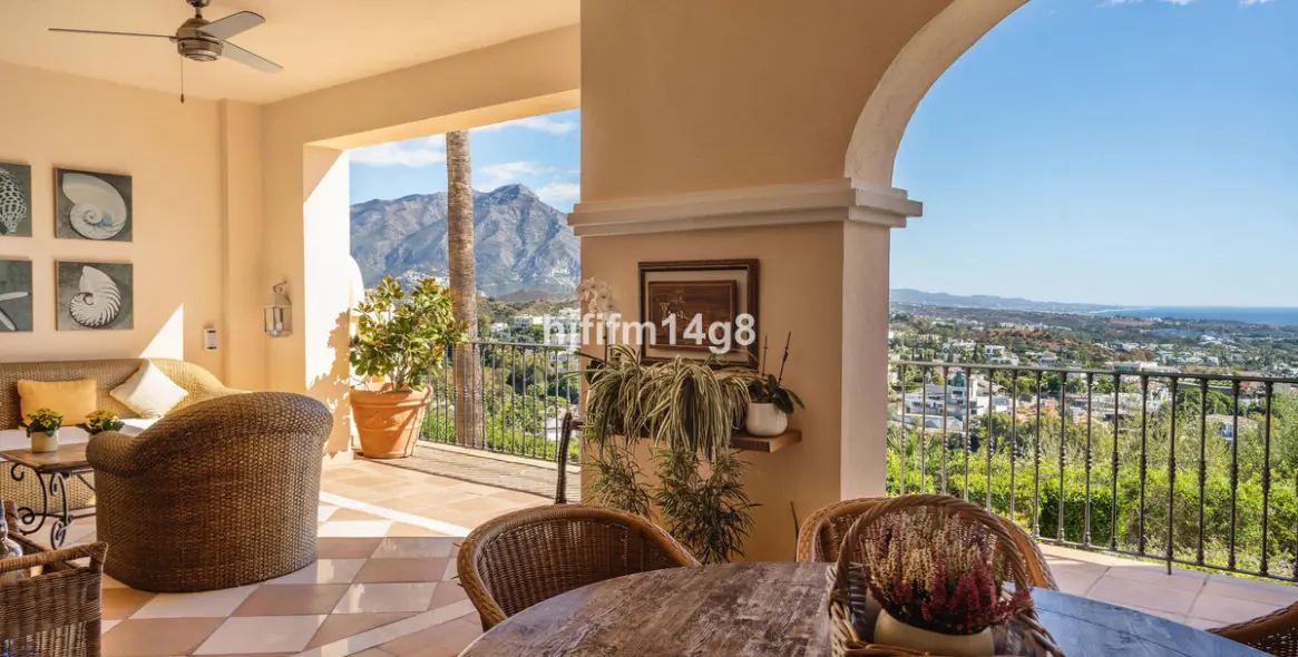 Sale of ground floor apartment in Benahavís 3