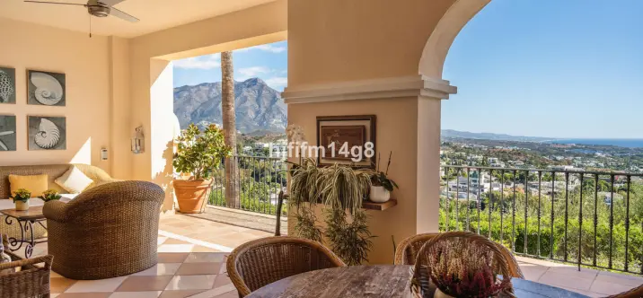 Sale of ground floor apartment in Benahavís 2