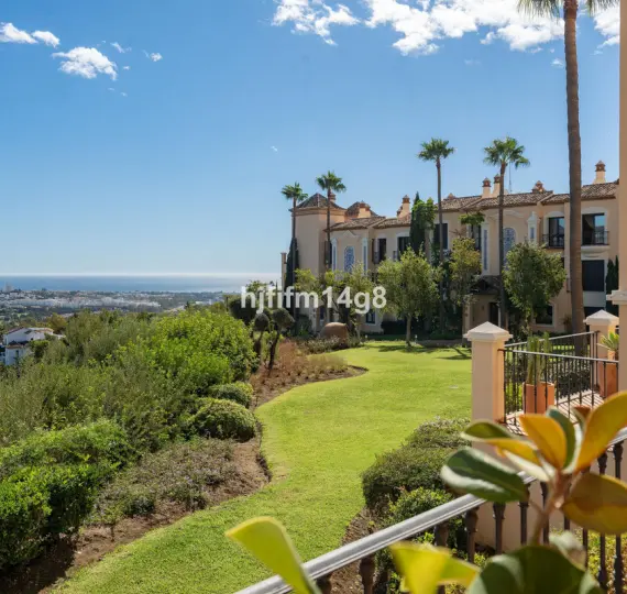 Sale of ground floor apartment in Benahavís