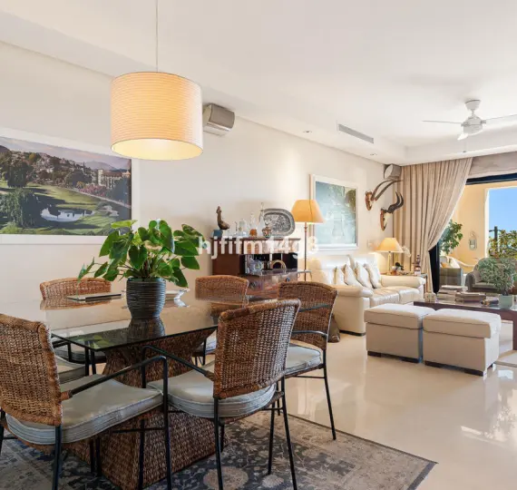 Sale of ground floor apartment in Benahavís