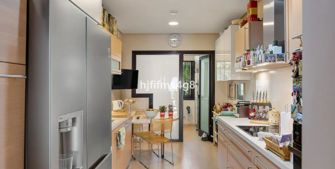 Sale of ground floor apartment in Benahavís 9