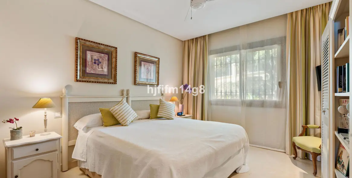 Sale of ground floor apartment in Benahavís 12