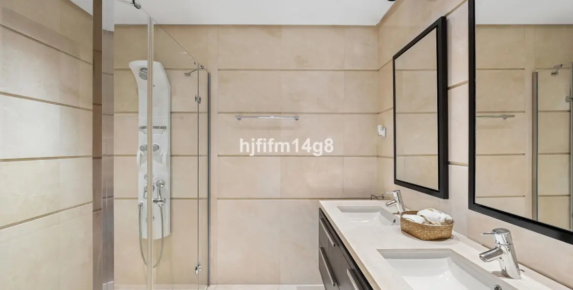 Sale of ground floor apartment in Benahavís 13