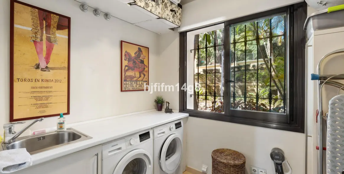 Sale of ground floor apartment in Benahavís 14