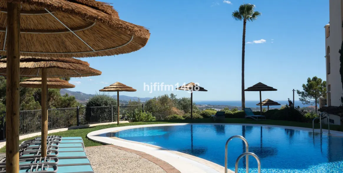 Sale of ground floor apartment in Benahavís 16