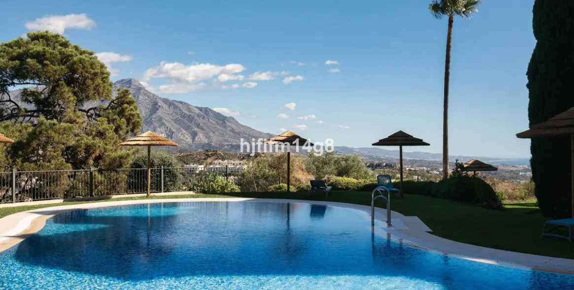 Sale of ground floor apartment in Benahavís 17