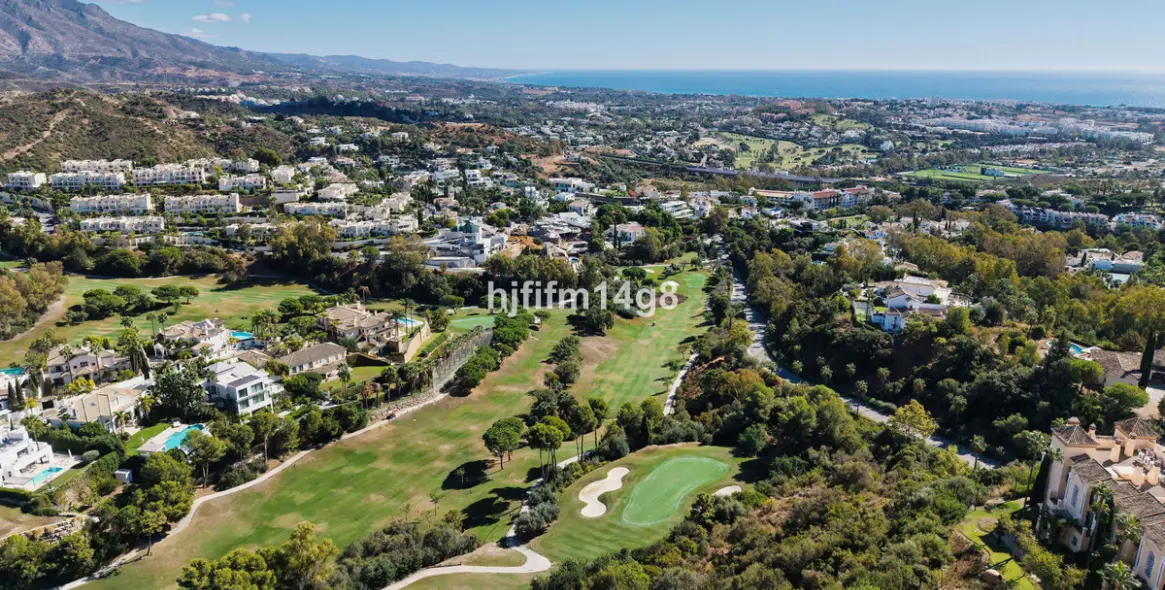 Sale of ground floor apartment in Benahavís 19