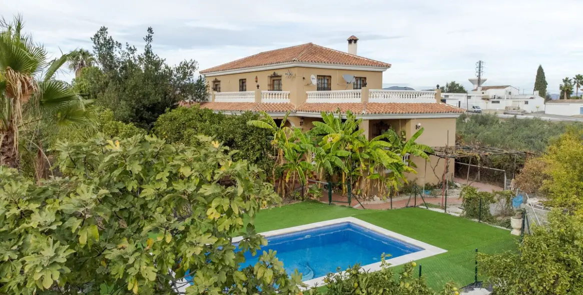 Продажа  отдельно стоящей виллы в Alhaurín el Grande 1