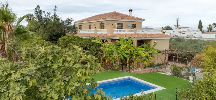 Продажа  отдельно стоящей виллы в Alhaurín el Grande 0