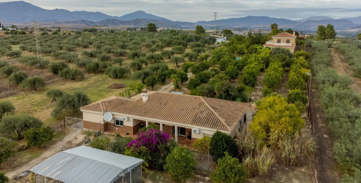 Продажа  отдельно стоящей виллы в Alhaurín el Grande 2