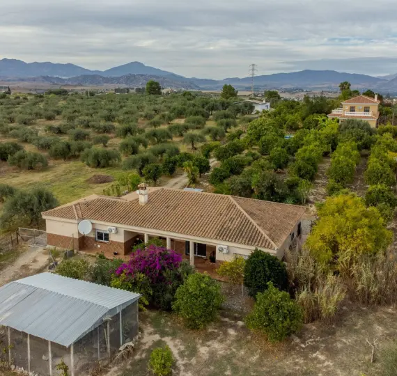 Продажа  отдельно стоящей виллы в Alhaurín el Grande