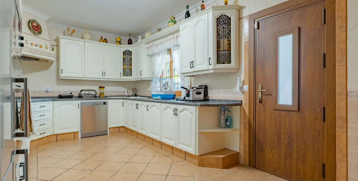 Продажа  отдельно стоящей виллы в Alhaurín el Grande 12