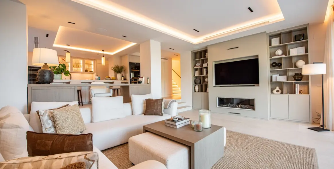 Sale of townhouse in Altos de los Monteros 2