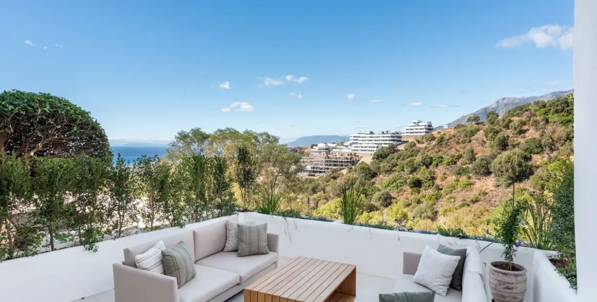 Sale of townhouse in Altos de los Monteros 9