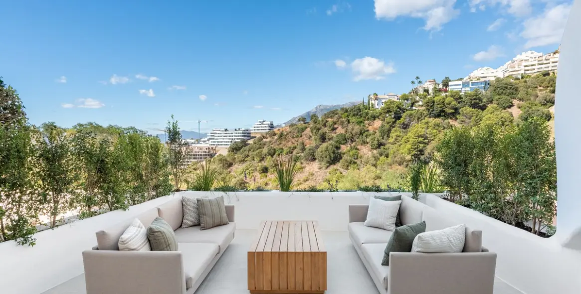 Sale of townhouse in Altos de los Monteros 10