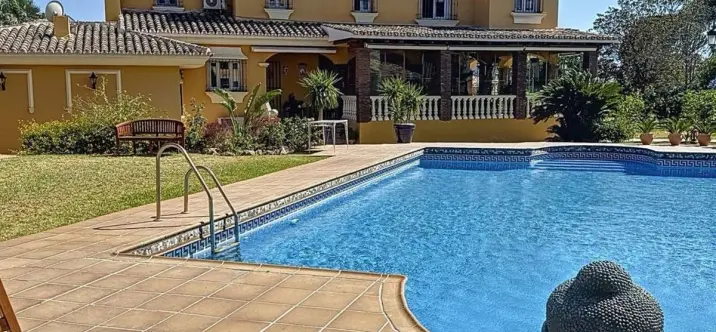 Продажа  отдельно стоящей виллы в Rincón de la Victoria 0