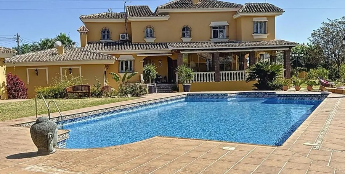 Продажа  отдельно стоящей виллы в Rincón de la Victoria 2