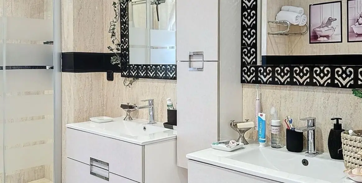 Sale of detached villa in Rincón de la Victoria 33