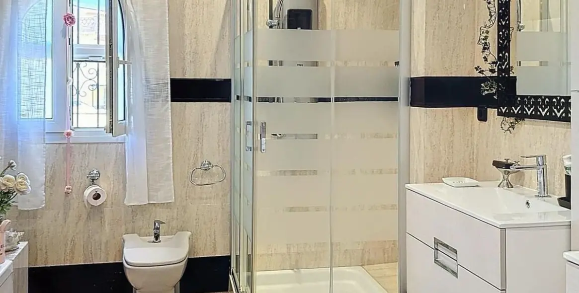 Sale of detached villa in Rincón de la Victoria 34