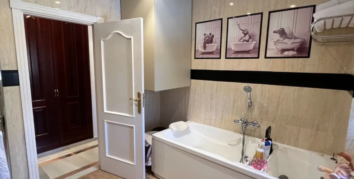 Sale of detached villa in Rincón de la Victoria 35