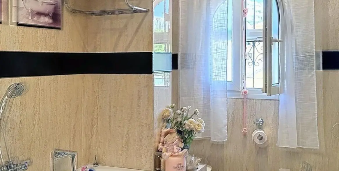 Sale of detached villa in Rincón de la Victoria 36