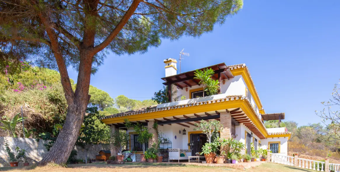 Продажа  отдельно стоящей виллы в Marbella East (район Elviria) 1