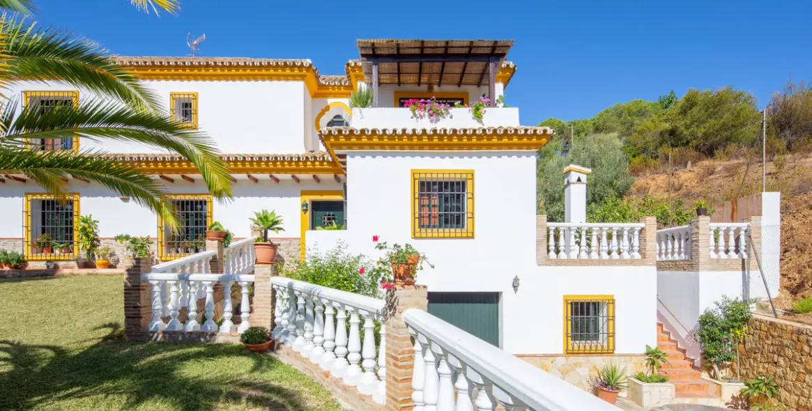 Продажа  отдельно стоящей виллы в Marbella East (район Elviria) 2