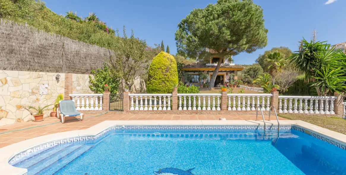 Продажа  отдельно стоящей виллы в Marbella East (район Elviria) 3