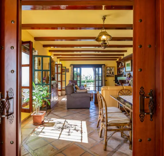 Oтдельно стоящая вилла R2223614