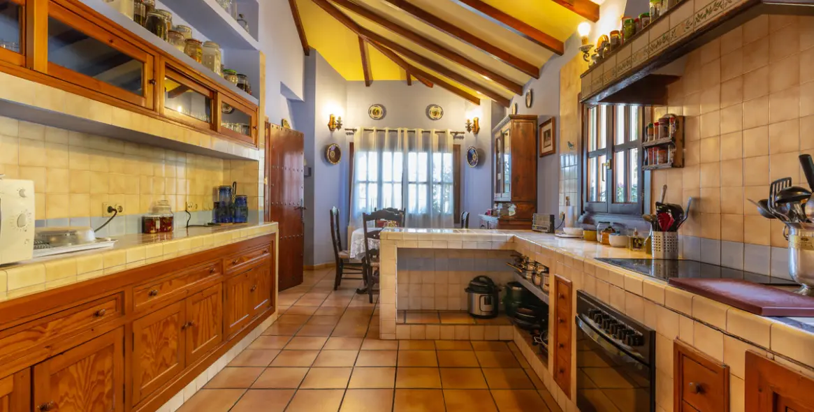 Продажа  отдельно стоящей виллы в Marbella East (район Elviria) 9