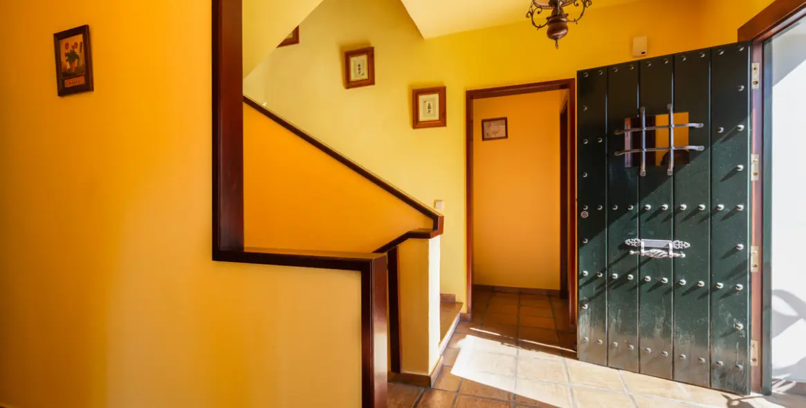 Продажа  отдельно стоящей виллы в Marbella East (район Elviria) 11